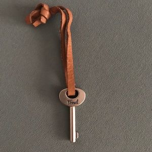 Fossil silver toned hang tag key fob charm